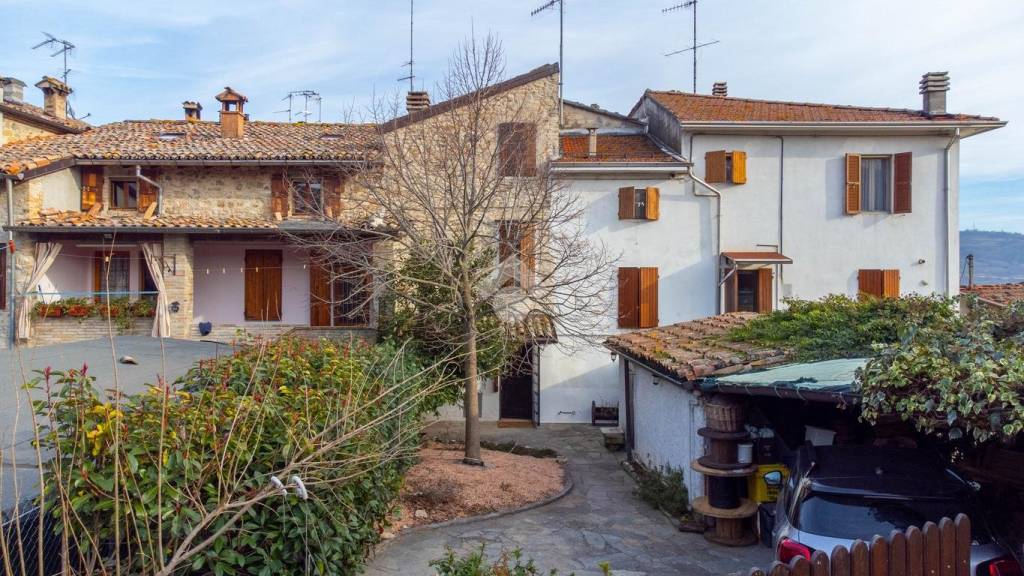 Casa Indipendente in vendita a Langhirano via Borghetto, 8