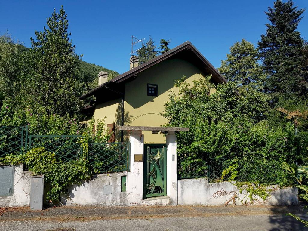 Villa in vendita a Torre Pellice via Pracastel, 77