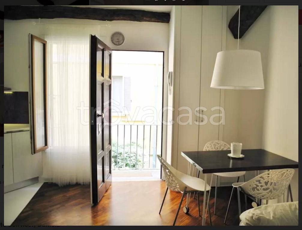 Appartamento in affitto a Milano via Agostino Bertani