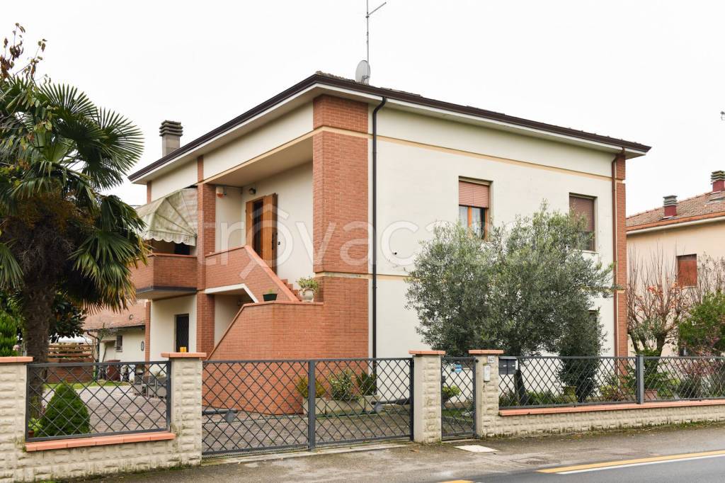 Villa in vendita a Ravarino via Maestra, 647