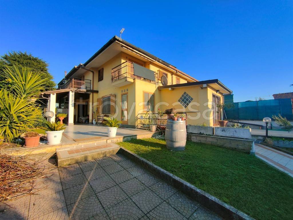 Villa Bifamiliare in vendita a Colonna via Santa Chiara