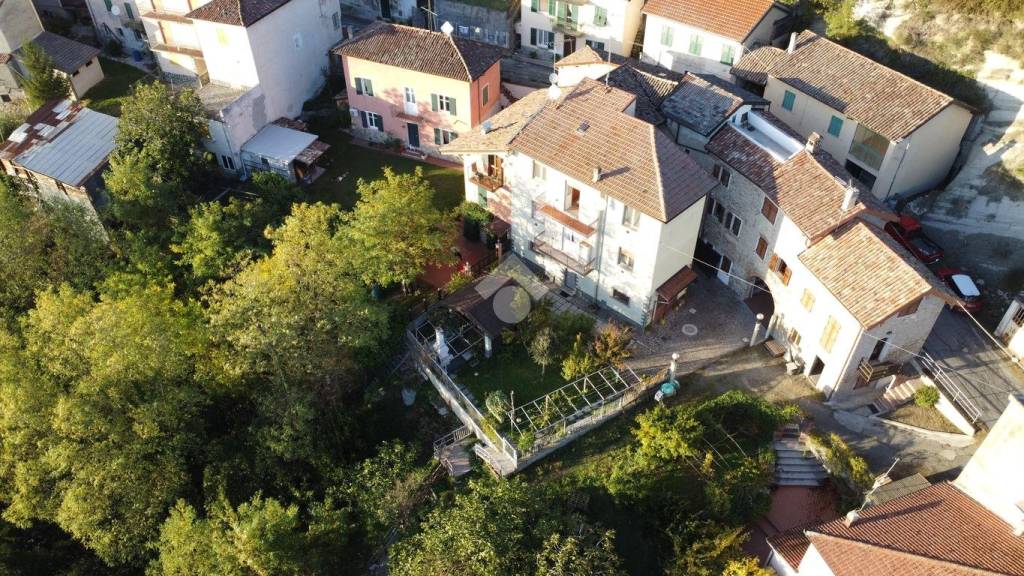 Casa Indipendente in vendita a Parodi Ligure via XX Settembre, 63