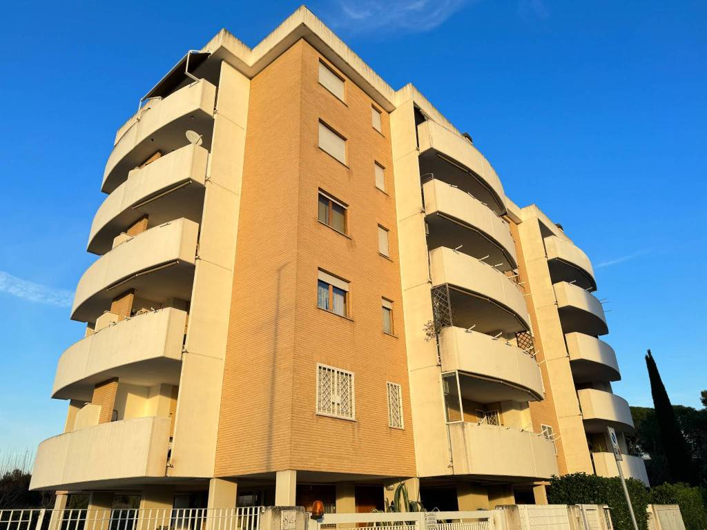 Appartamento in vendita a Roma via Luciano Conti, 82