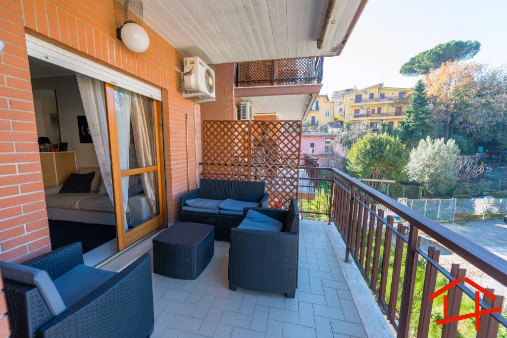 Appartamento in vendita a Roma via Veiano
