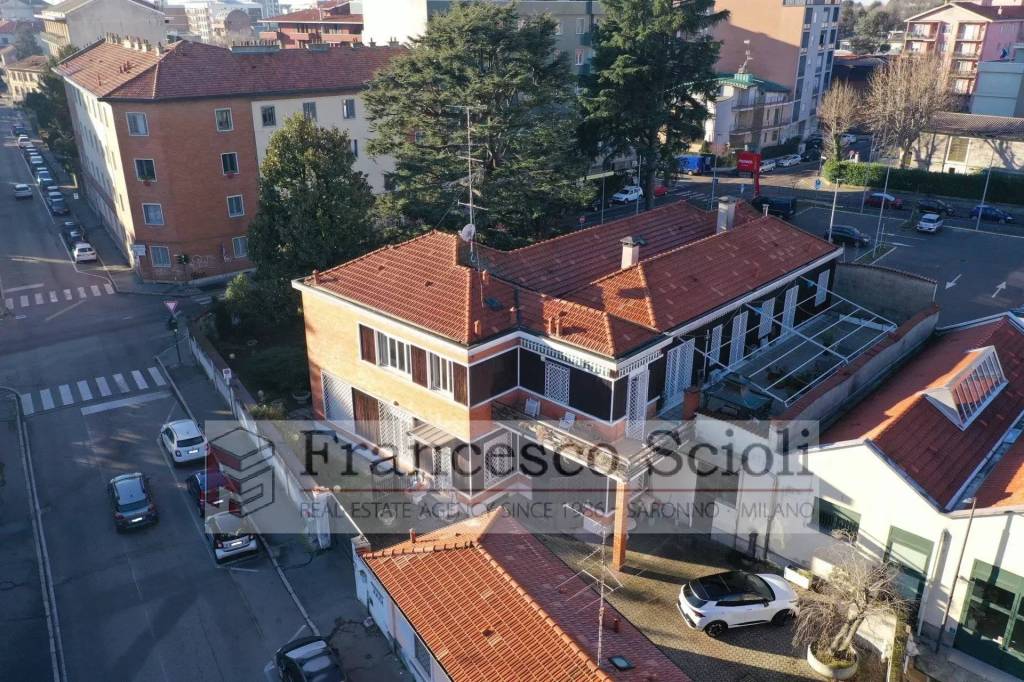 Villa in vendita a Saronno via San Giuseppe 98,
