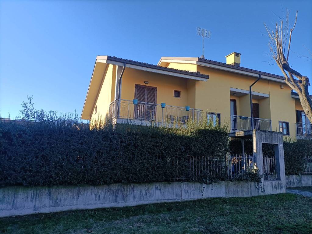 Villa a Schiera in vendita a Borgo San Dalmazzo via Isonzo