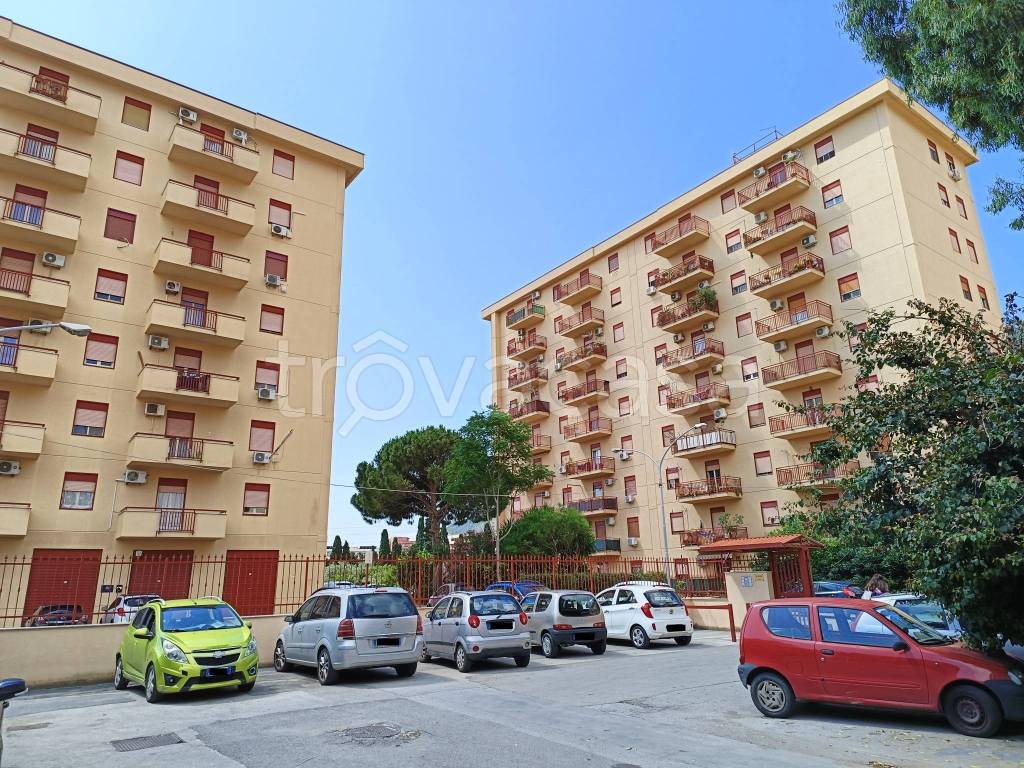 Appartamento in vendita a Palermo via Emilio Salgari, 75