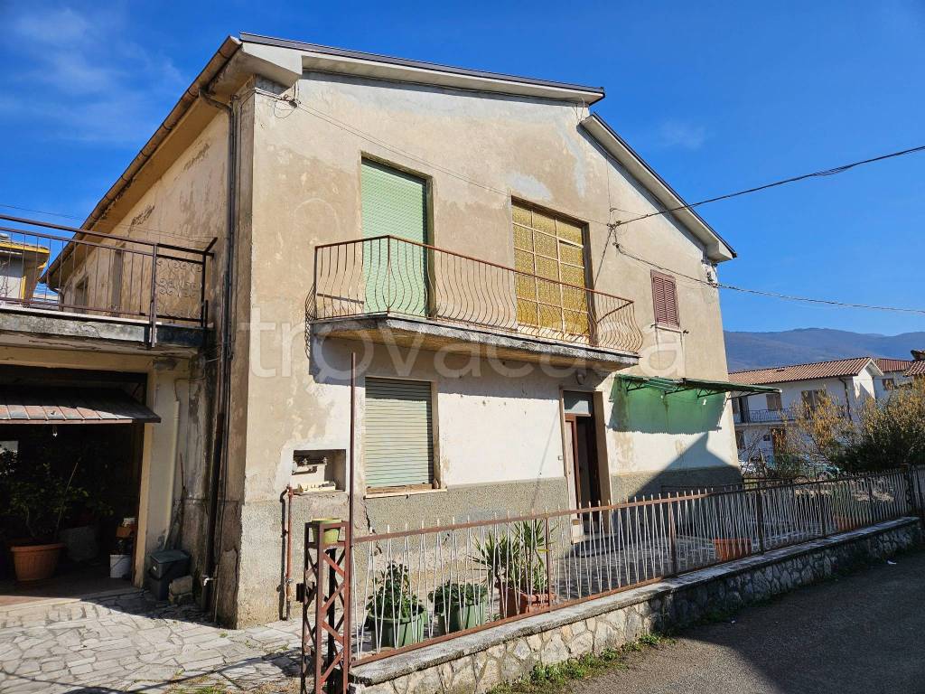 Casa Indipendente in vendita a Rieti via Lazio