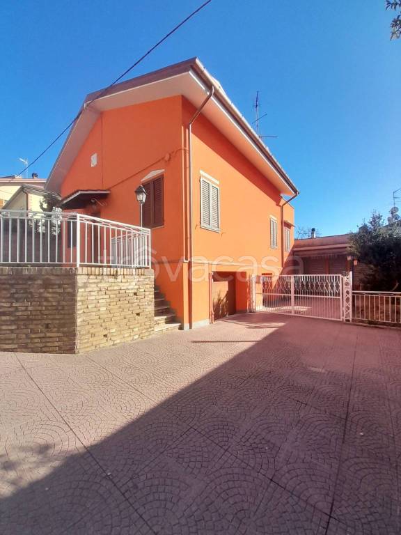 Villa in in vendita da privato a Castelfidardo via Armando Diaz, 13