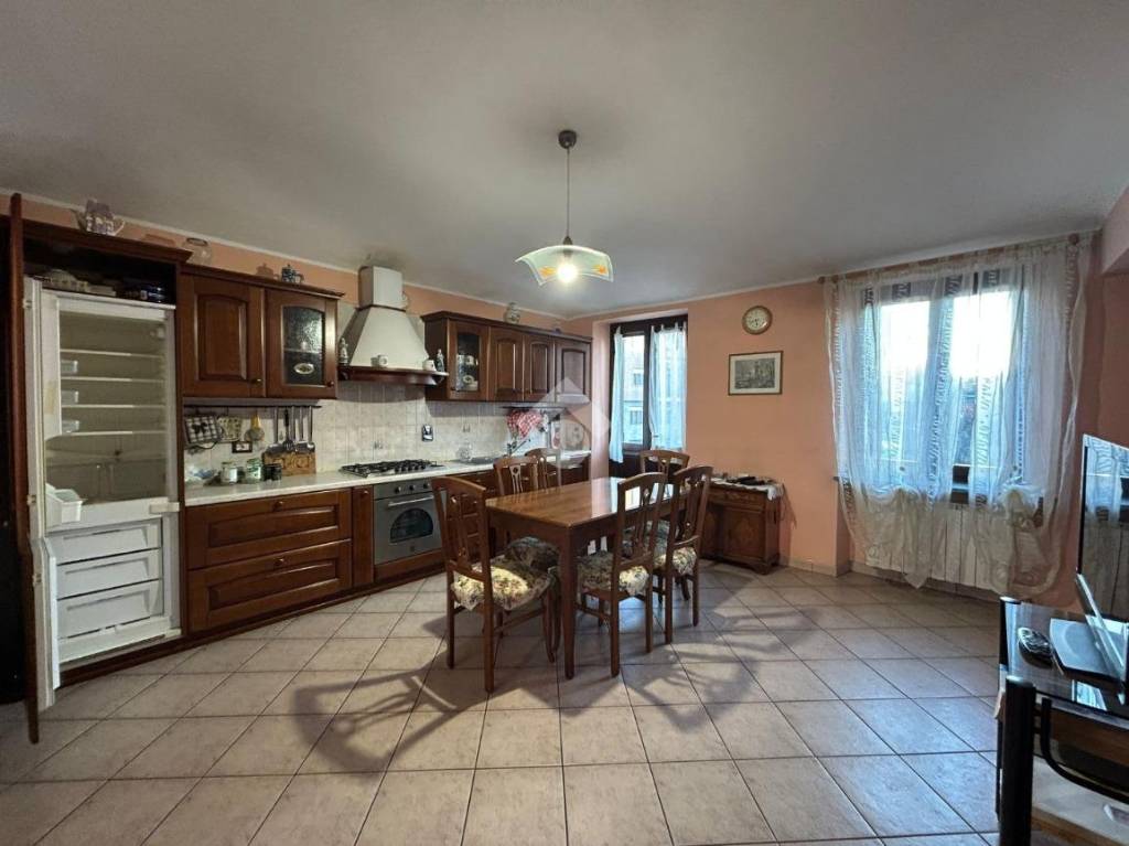 Casa Indipendente in vendita a Gassino Torinese via regione fiore, 9