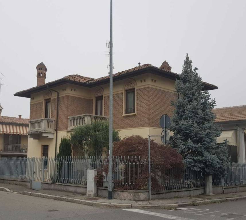 Villa all'asta a San Colombano al Lambro via Filippo Corridoni