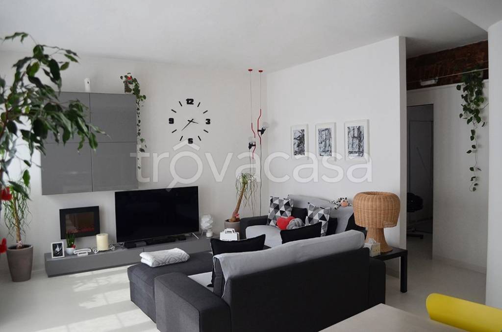 Appartamento in in vendita da privato a Omegna via Ernesto De Angeli