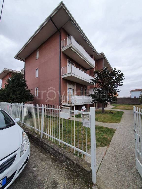 Appartamento in in vendita da privato a Romentino via Sant'Ambrogio, 27