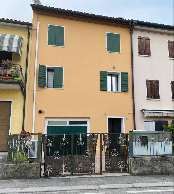 Villa a Schiera in in vendita da privato a Cavaso del Tomba via Roma, 16