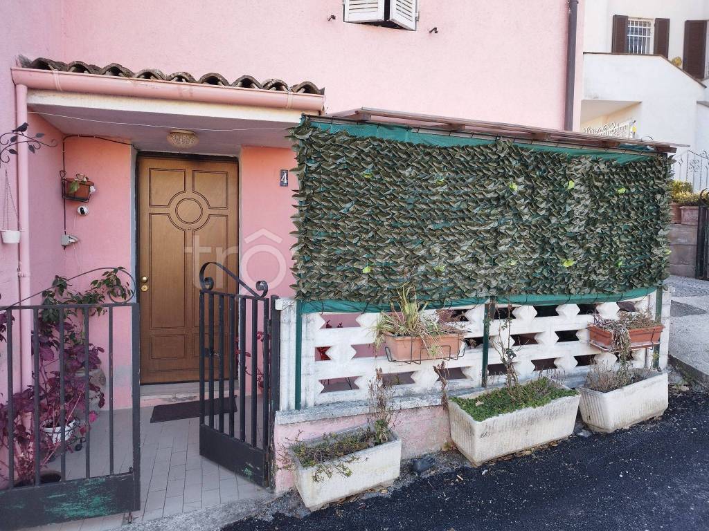 Casa Indipendente in in vendita da privato a Foligno località Colle San Giovanni, 4