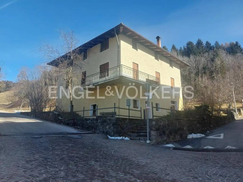 Villa in vendita a Rumo frazione Corte Superiore, 1