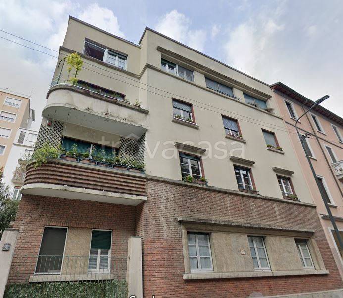 Appartamento all'asta a Milano via Coluccio Salutati, 4