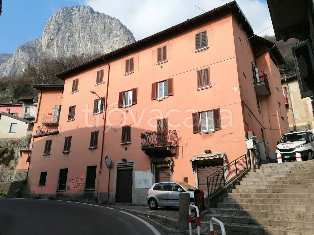 Negozio in vendita a Lecco corso Monte San Gabriele, 14