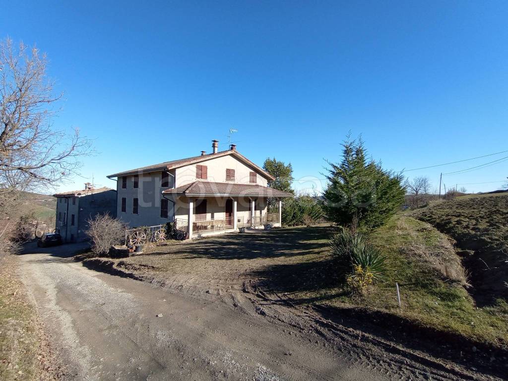 Villa in vendita a Lugagnano Val d'Arda sp47