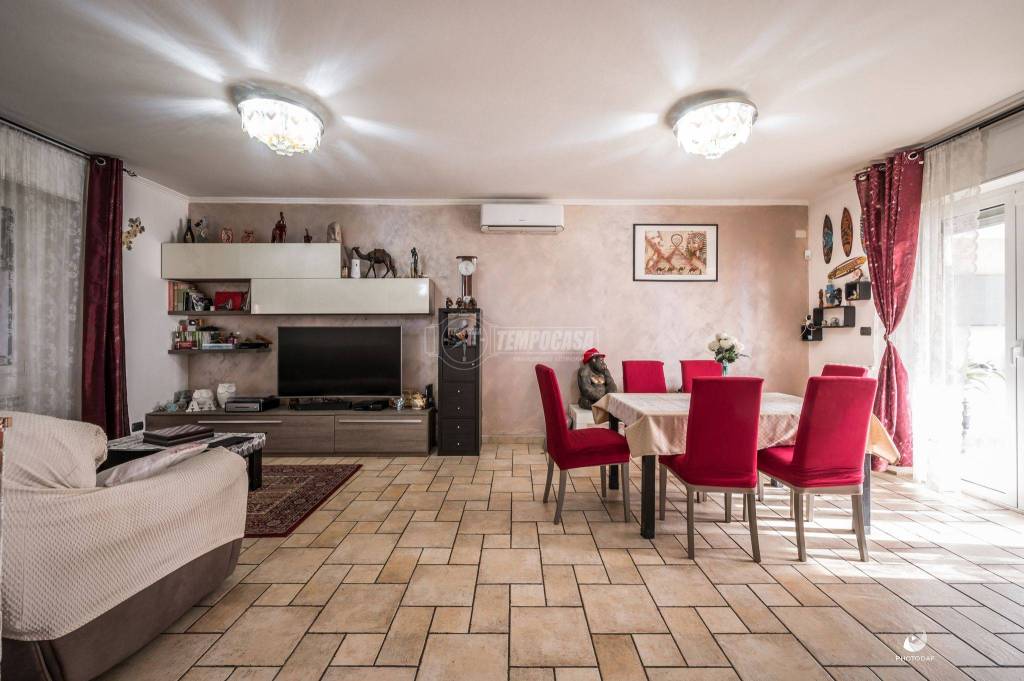 Villa a Schiera in vendita a Trezzano sul Naviglio via Arno 30
