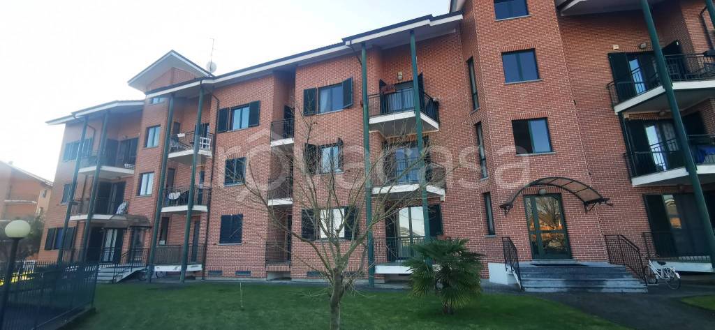 Appartamento in vendita a Santhià via Grazia Deledda, 37