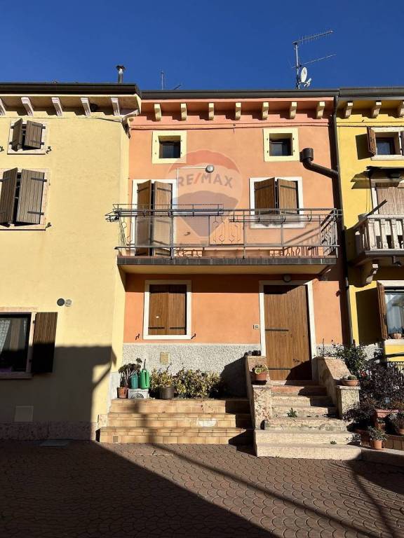 Casa Indipendente in vendita a Verona via Moruri, 48