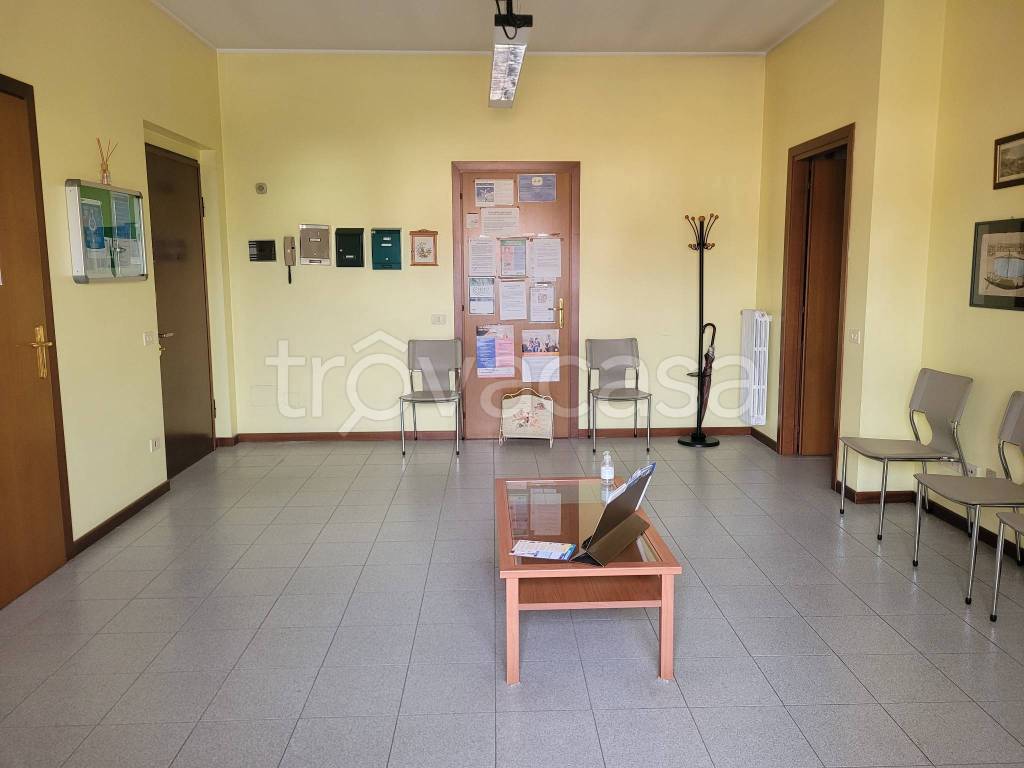 Ufficio in affitto a Pogliano Milanese via Monsignor Paleari