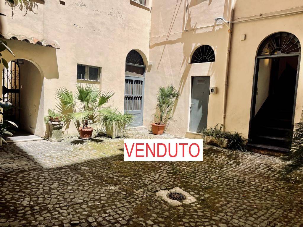 Appartamento in vendita a Roma via della Madonna dei Monti