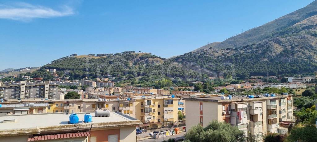Appartamento in vendita a Palermo via erice