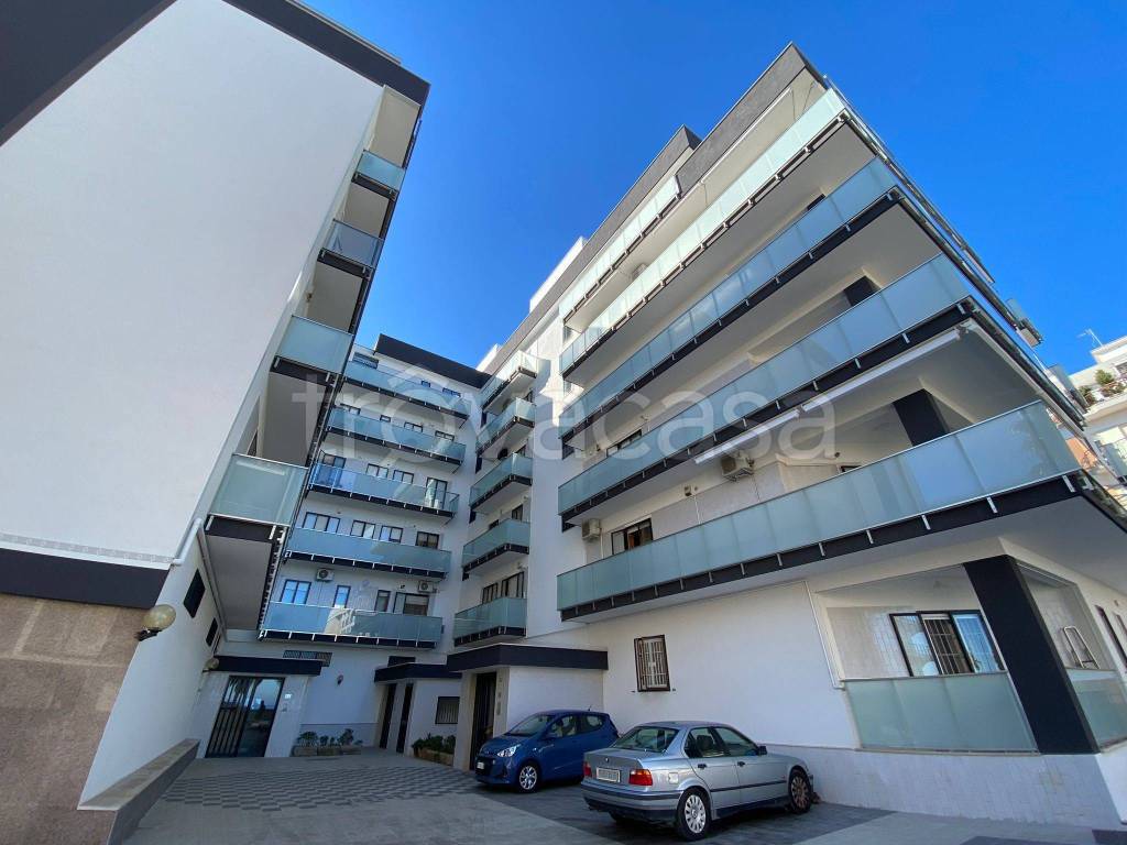 Appartamento in vendita a Trani via Pola