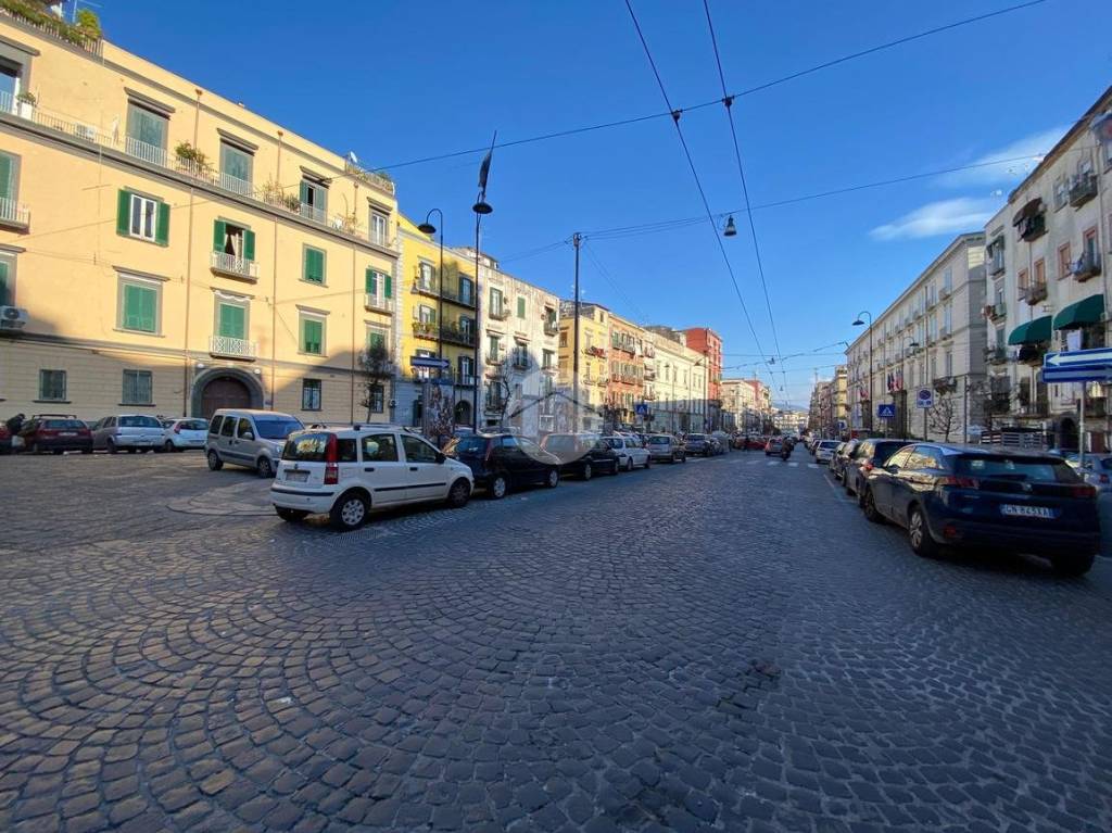Appartamento in affitto a Napoli via Carbonara