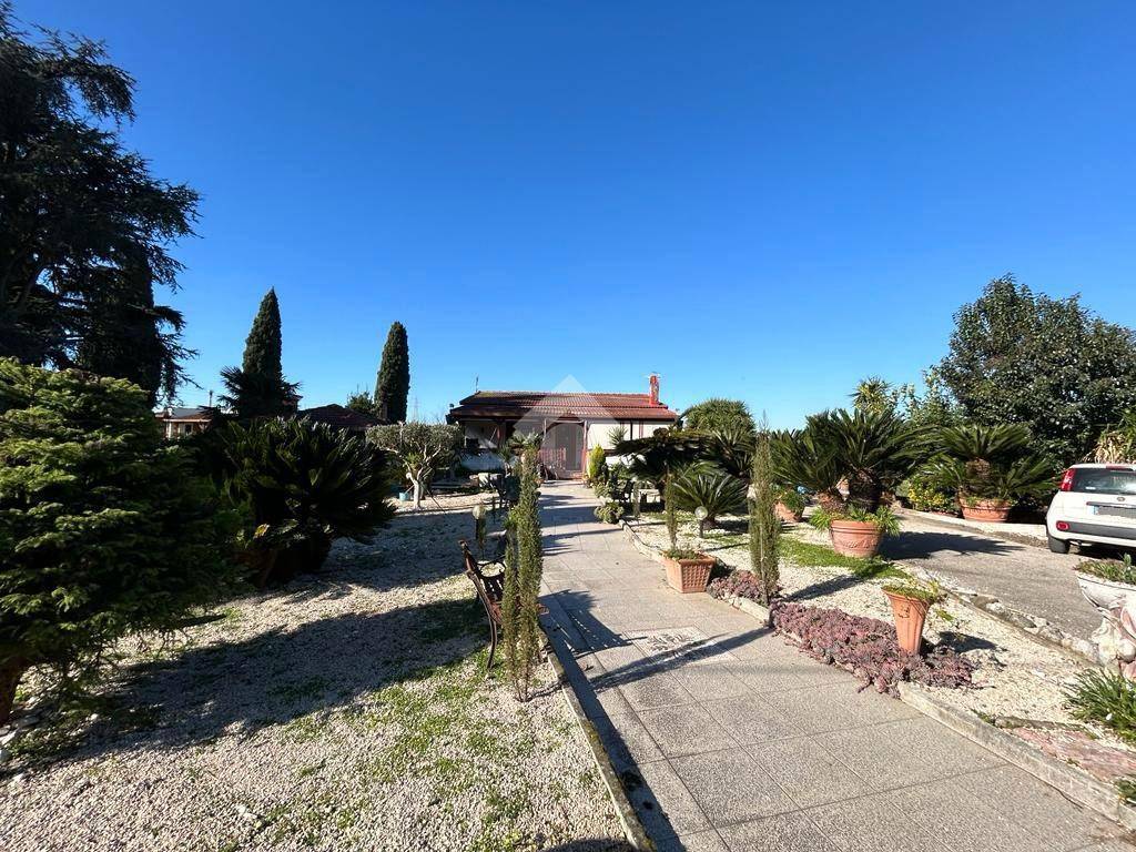 Villa in vendita a Pomigliano d'Arco via Pratola Ponte, 169
