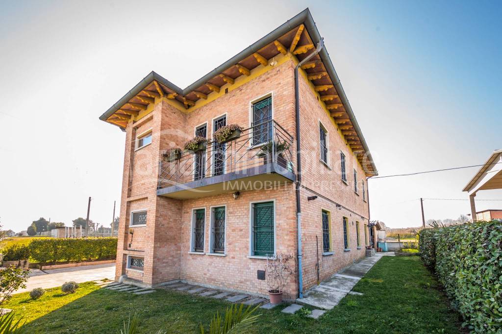 Villa in vendita a Spilamberto via Provinciale vignola-sassuolo, 1090