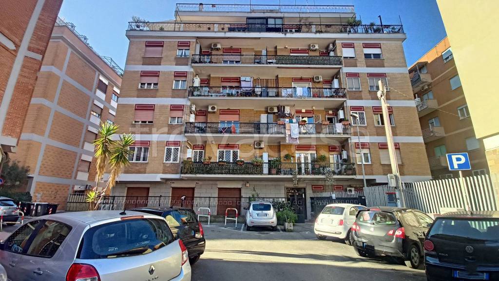 Appartamento in vendita a Ciampino via Francesco De Pinedo, 4