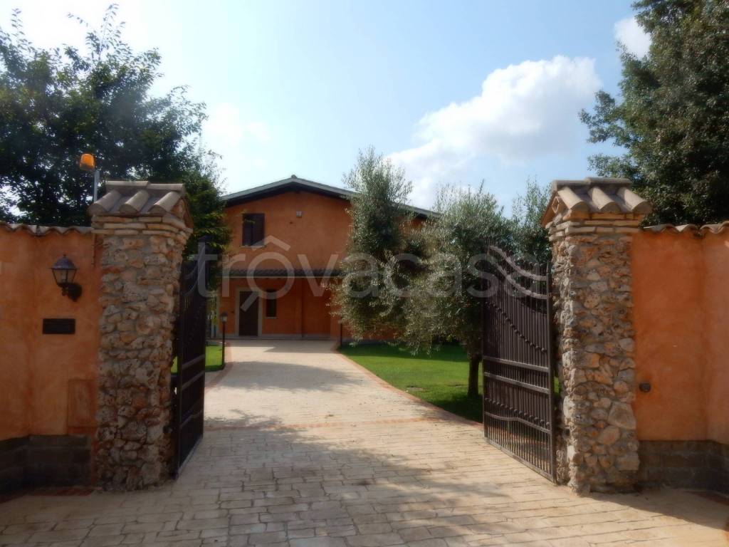 Villa in vendita a Cerveteri via Colle dell'Uliveto