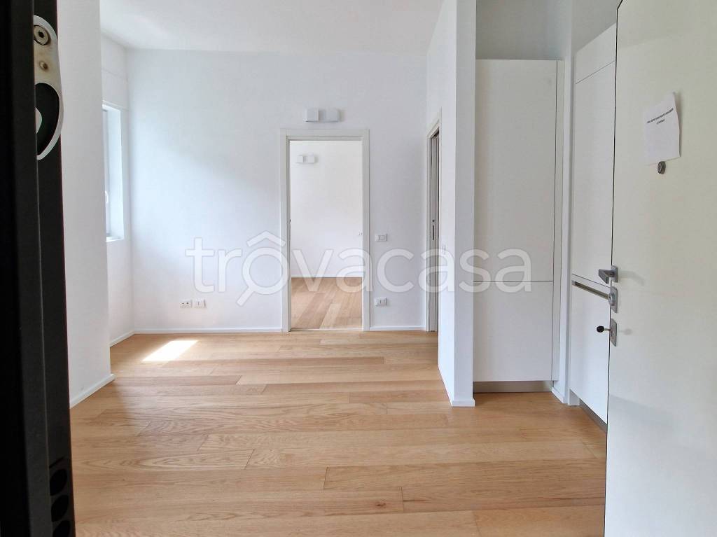 Appartamento in vendita a Milano via Agordat, 1