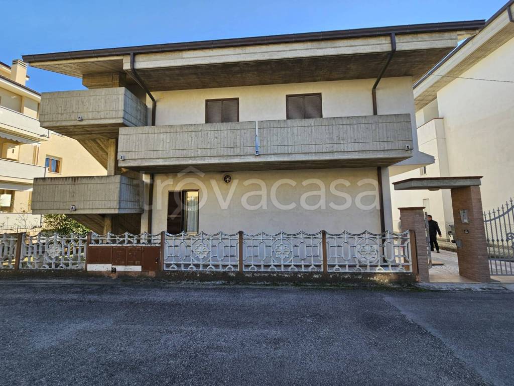 Villa Bifamiliare in vendita a Giulianova via Enrico Fermi