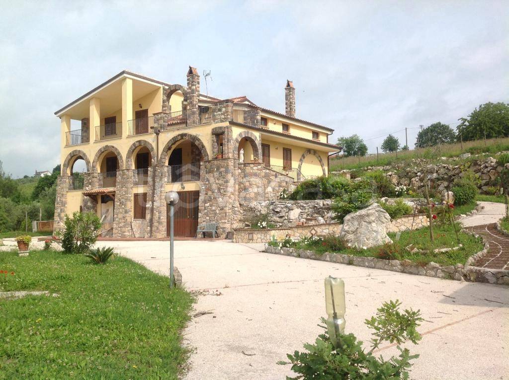 Villa Bifamiliare in vendita a Castel Campagnano via Mascioni