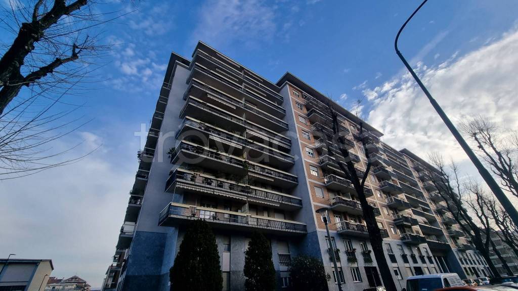 Appartamento in vendita a Torino via Sestriere, 33