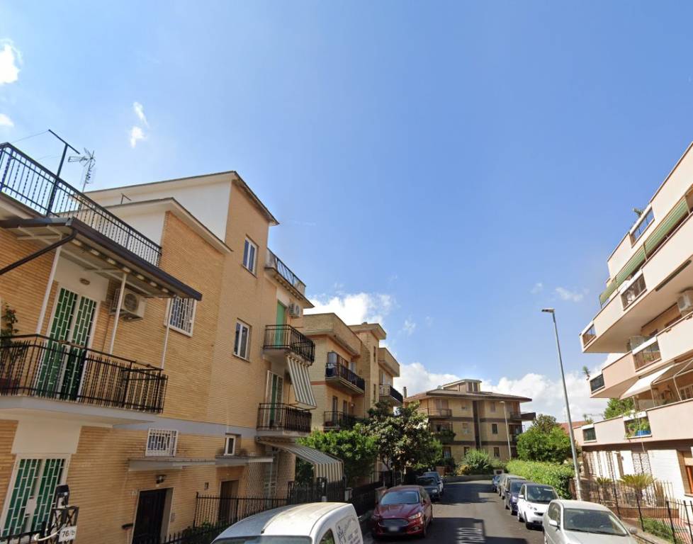 Appartamento in affitto a Roma via San Gimignano