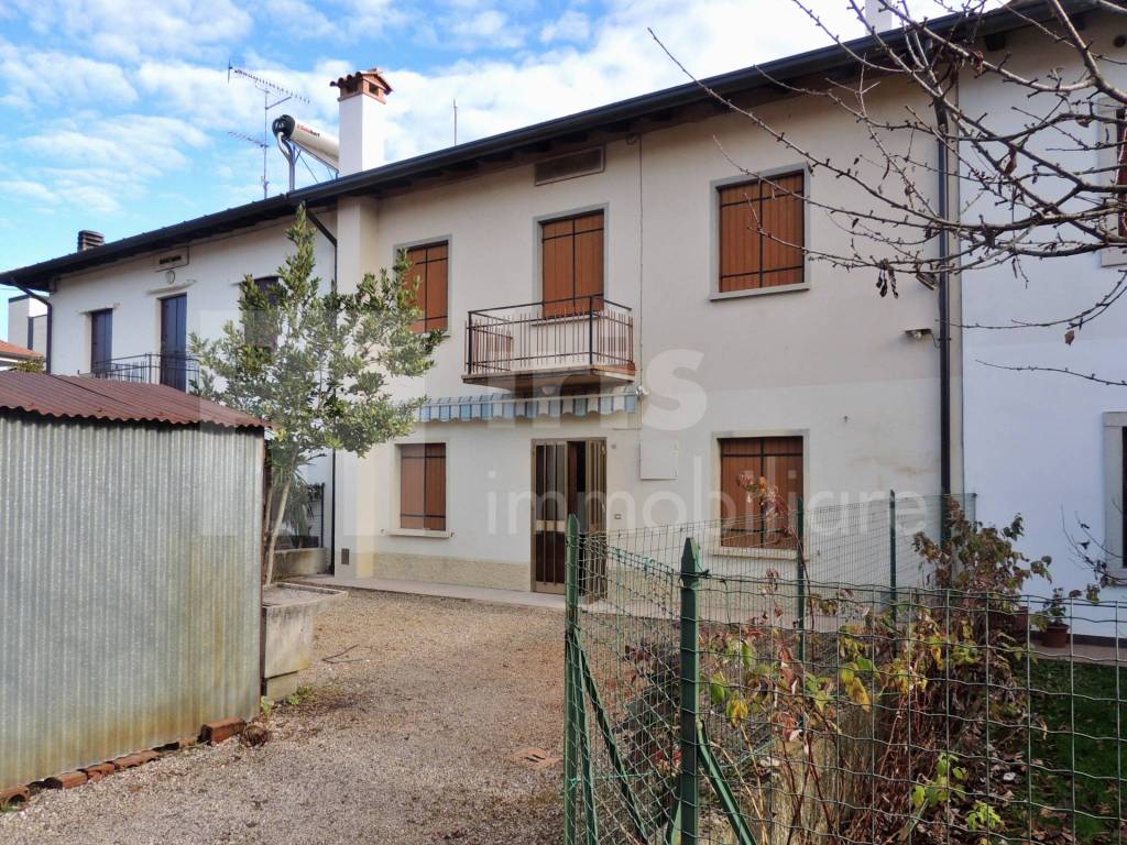 Villa a Schiera in vendita a Tricesimo piazza Giuseppe Garibaldi, 1