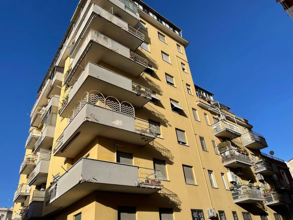 Appartamento in vendita a Roma via Ettore Giovenale