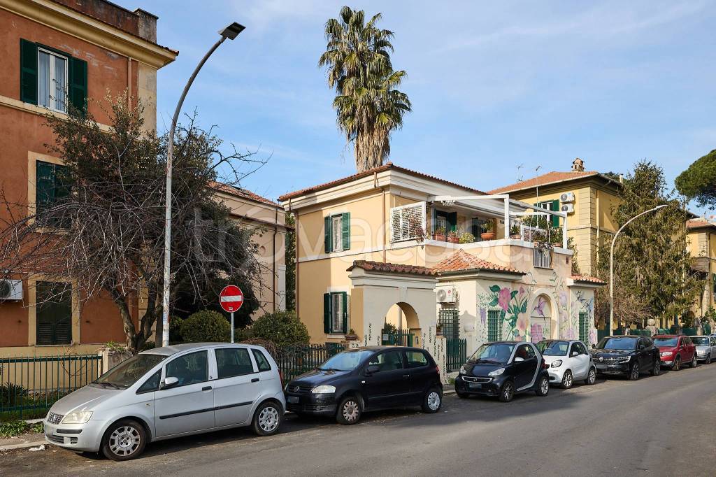 Villa in vendita a Roma via Isola Bella, 159