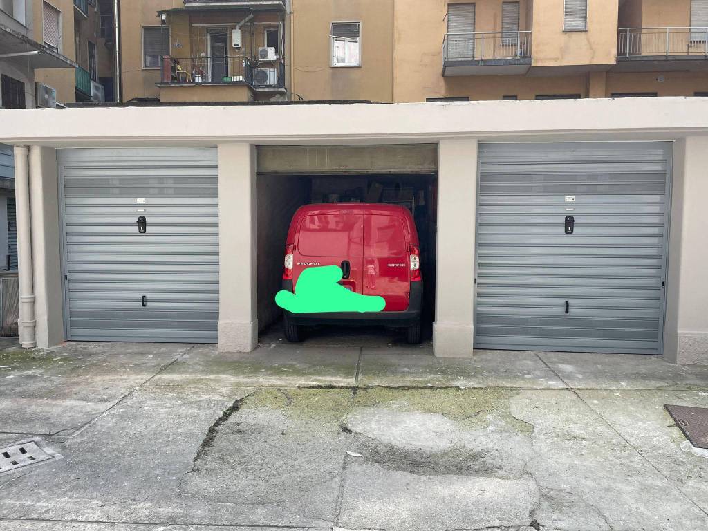 Garage in affitto a Milano via Francesco Algarotti, 4