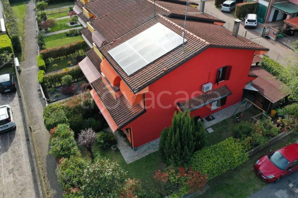 Villa in vendita a Lusia via g. Matteotti