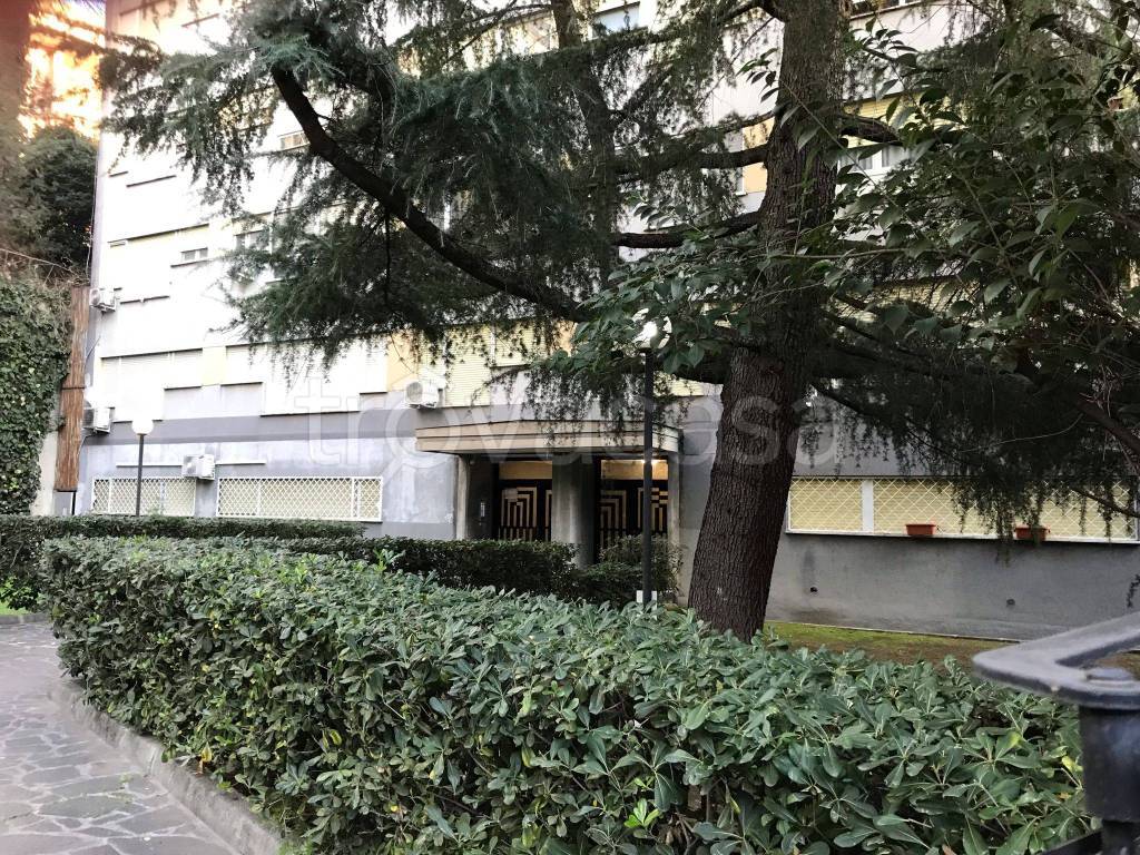 Appartamento in vendita a Roma viale Beata Vergine del Carmelo, 88