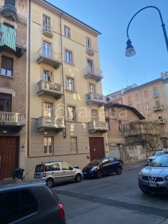 Appartamento in vendita a Torino via Frossasco, 9