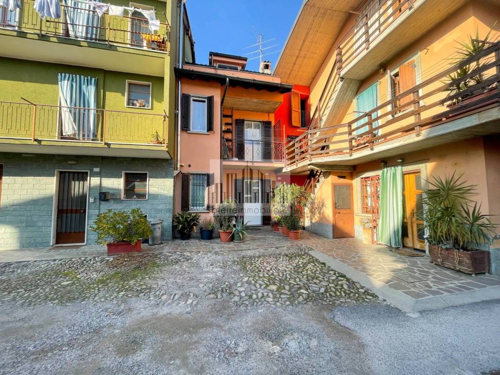 Casa Indipendente in vendita a Curno via Luigi Gamba