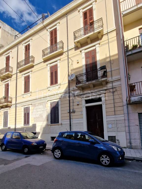 Magazzino in vendita a Messina via Francesco Crispi, 12