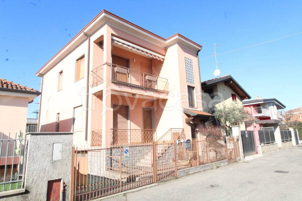 Appartamento in vendita a Brugherio via Monviso, 9